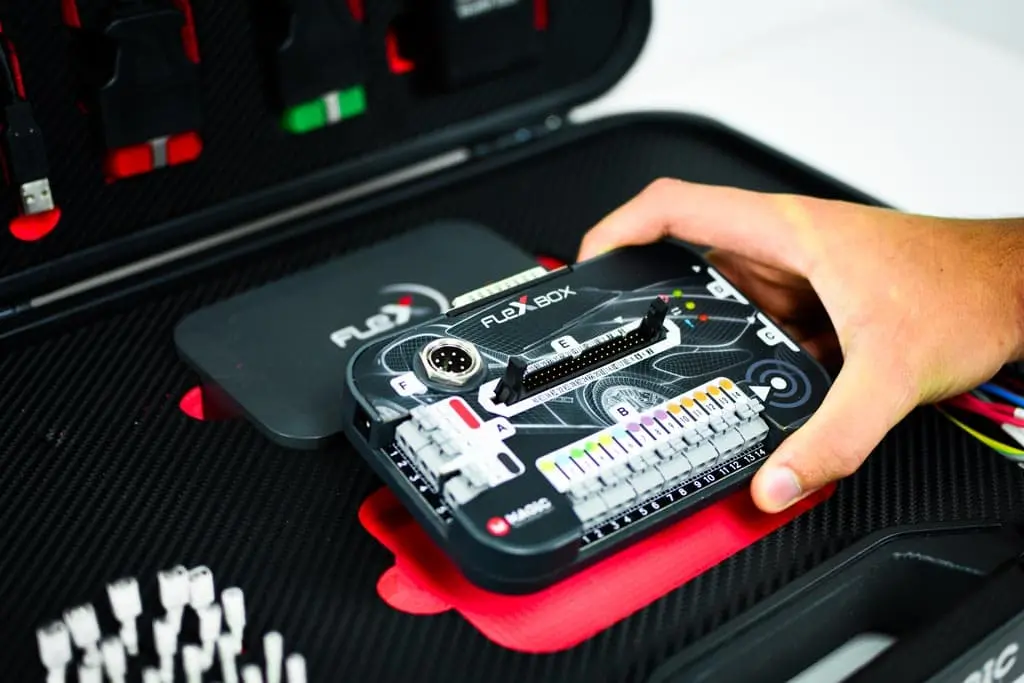 Chip tuning – laptop povezan na vozilo